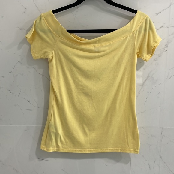 Guess Off The Shoulder Top - Picture 5 of 8